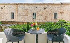 Chandakos 8 Design Apts